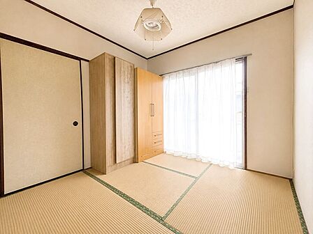 ~Japanese Room~ 和室が持つ特別な時間、麗らかな春のやわらかな時、冬枯れの時がもたらす凛とした時間、経る年月によって表情を変える特別な場所、家族みんなのお気に入りの空間。