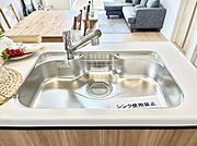 広々としたシンクでお料理やお皿洗いもラクラク快適に！