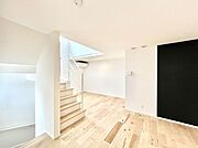 家族団らんの時間も増えそうなくつろぎのリビングダイニング。   