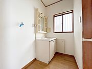 明るい洗面所は毎朝の身支度も楽しくできちゃいそうです。※CG加工有