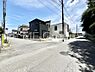 外観：～Exterior～　前面道路：南西 6.01m 公道、北西 6m 公道　住宅地になっているので車量も少なく、静かな立地です。子育て環境も良好です♪♪周辺環境もあわせてご案内させて頂きます。 