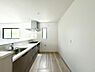 キッチン：◆1号棟◆～Kitchen～　自然光が入る窓のあるキッチン☆毎日使う場所だからこそ、使い勝手を考慮しました。ゆったりとしたキッチンコーナーは質感豊かな仕上がりとなっております。