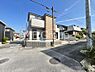 外観：～Exterior～　前面道路は閑静な住宅地をはしる車通りの少ない道路。駐車の出し入れもらくらくです！ご不明点・現地見学のご希望は、お気軽にお問い合わせください！  