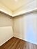 その他：〜Walk-in Closet〜　必要なものやコーディネートを一覧して確認でき、身支度や準備が短時間で済むウォークインクローゼットを設置しました。家の中をすっきりとさせる便利な収納スペースです。