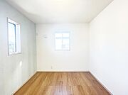 〜Bed Room〜　子供部屋はお子様にとって大変重な役割があります。子供一人で過ごす空間を与えることで、宿題や勉強時間も自然と増えまた自ら部屋の片付けや掃除なども促すことに繋がります。