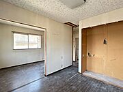 【リフォーム中】2階洋室別角度の写真です。子供部屋としてもお使いいただけます。