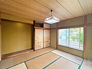 【リフォーム前】1階の和室の写真です。床はフローリング仕上げ、天井と壁はクロス張替え、押し入れはクローゼットに変更して洋室に変更する予定です。