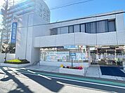 【近隣施設/銀行】飯能信用金庫越生支店まで450ｍ（徒歩6分、車1分）。預金やローン、資産運用の相談にも乗ってもらえますよ。