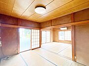 【和室】1階和室です。リビングからの導線もよく、襖をあけておけばお子様の様子が見られて安心ですね。