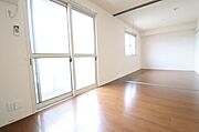 リビング全景（別角度）