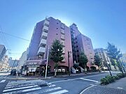 【外観】常磐緩行線「金町」駅まで徒歩3分の好立地。常磐緩行線は東京メトロ千代田線と相互直通運転をおこなっており、東京都心にもアクセスが便利です。