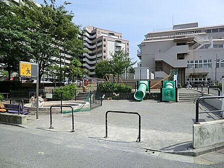 西新井さかえ公園 徒歩2分。 120m