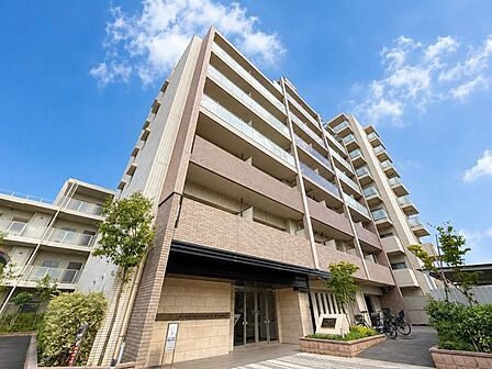 【外観】外壁タイル貼り。上品な佇まいのマンションです。
