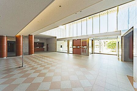 【エントランスホール】広々としたエントランスホール。