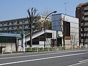 越中島駅(JR東日本 京葉線) 240m