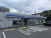 ローソン山大工学部東門店(コンビニ)まで720m