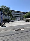 東谷山中学校東谷山中全校生徒805人の26学級（R3年度）校訓は英知　情操　健康教育目標は　自ら意欲的に学び、ともに新しい時代を創る、心豊かでたくましい生徒を育成する。 1000m