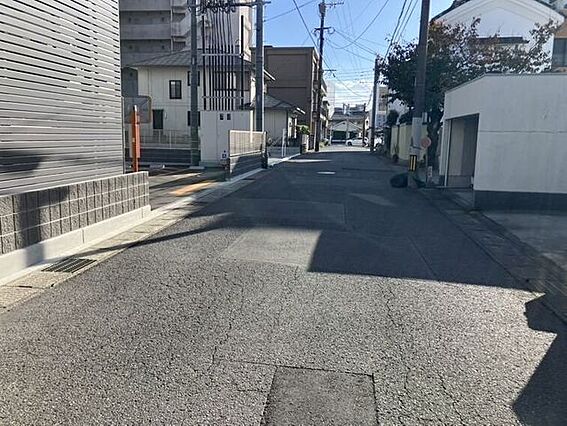 駐車場へ出入り...