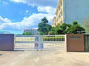 明和中学校明和中教育目標は「自己実現に挑み、社会の一員としての自覚と責任を持つことができる生徒の育成」 400m