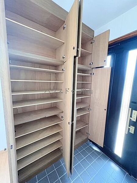 玄関を拡大表示