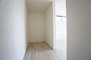 主寝室には大型のウォークインクローゼット付き。