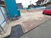 駐車スペースはゆとりある3台分を確保。マイカー用に、お客さま用に、余裕を持ってご利用いただけます。