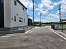 外観：前面道路含む現地写真