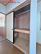 各居室に収納付きです。 居室空間をより広々と使えます！ 