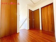 廊下には、多用途に 使える納戸有り♪ 