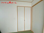 各居室に収納付きです。