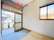 シンプル且つモダンなエントランス＆ホール！ 訪れる人を心地よく迎え入れてくれます。