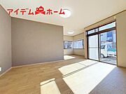 キッチンで家事をしていても いつでも家族が近くに感じられるLDK。