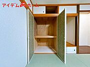 奥行きがしっかりある収納。