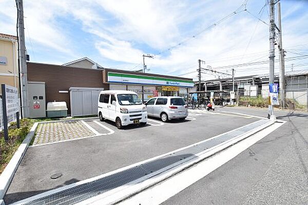 画像29:【コンビニエンスストア】ファミリーマート 富木駅前店まで719ｍ