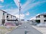 外観：前面道路含む現地写真