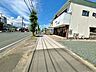 外観：前面道路含む現地写真