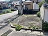 外観：対側地は、駐車場などに活用できます。