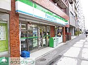 ファミリーマート勝どき駅前店 徒歩2分。コンビニ 110m