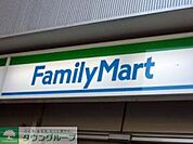 ファミリーマート湊二丁目店 徒歩3分。コンビニ 170m