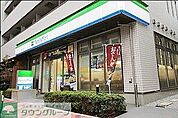 ファミリーマート 徒歩4分。 250m