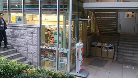 セブンイレブン赤坂ガーデンシティ店 徒歩3分。 190m