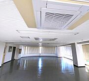 採光多しの明るいワンフロアーです