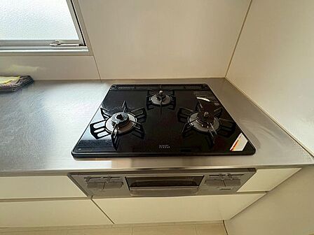 火力にこだわるお料理上手な方も大満足の3口コンロです♪