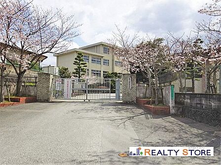 福岡市立老司中学校 徒歩13分。 900m