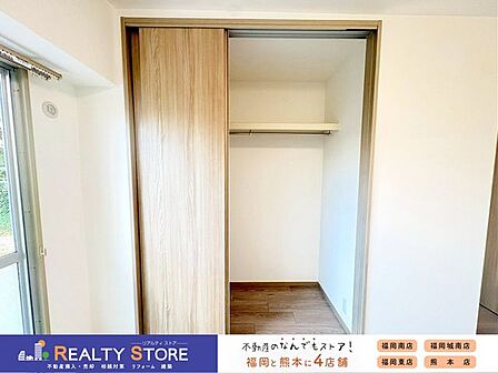 パイプハンガー付きでお洋服もハンガーにかけたまま収納が可能♪整理整頓もスムーズに行えます♪