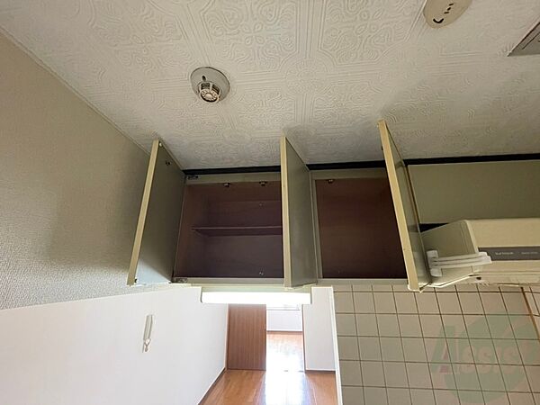 画像23:キッチン上段に収納がありますので、食器などを収納出来ます。