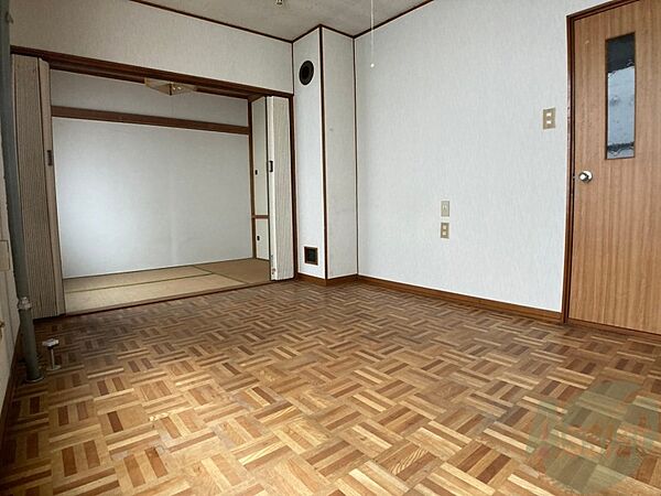 画像7:別角度から洋室を撮ってみました。家具の配置もしやすそう。