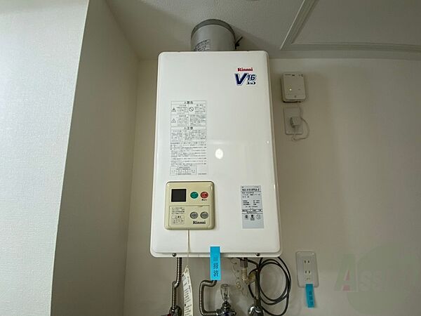 画像25:給湯器は簡単操作で温度調整ができますよ。