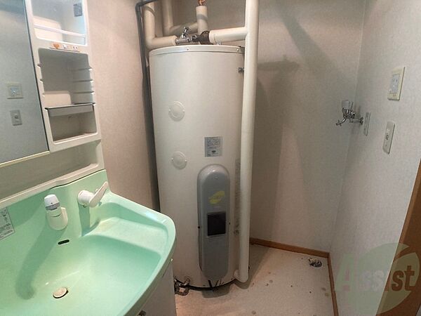 画像24:電気温水器です。オール電化のお部屋になります。