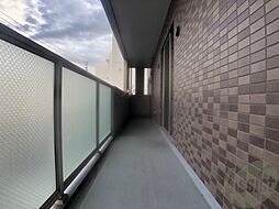 バルコニーです。洗濯物を干すもよし、一息つくもよしですね。